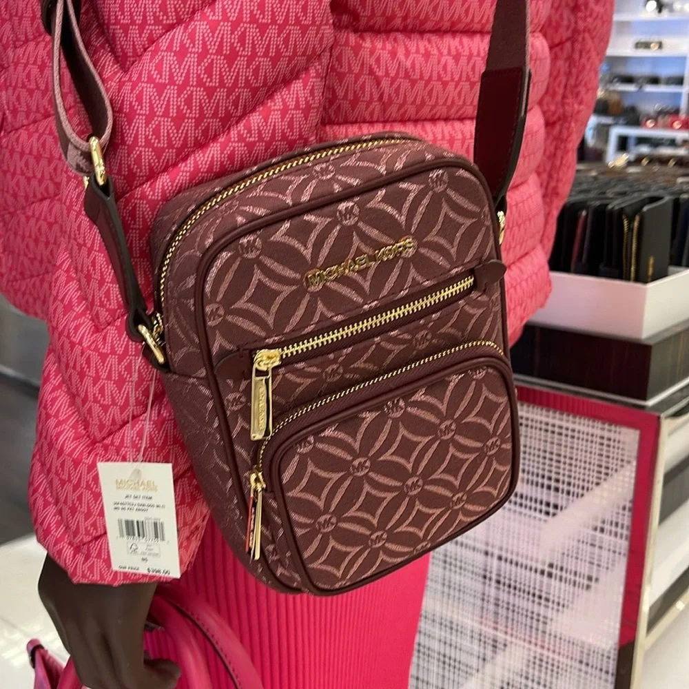 Michael Kors Jet Set Medium Signature Logo Crossbody Bag
Oxbloodl Jacquard
NWT - Picture 7 of 16